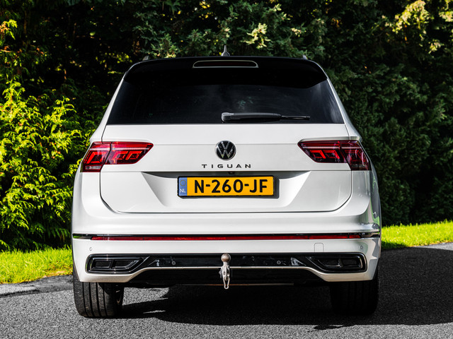 Foto 7 van Volkswagen Tiguan 1.5 TSI R-Line | IQ Lights | Trekhaak