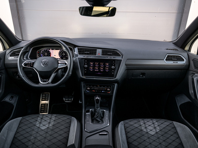 Foto 6 van Volkswagen Tiguan 1.5 TSI R-Line | IQ Lights | Trekhaak