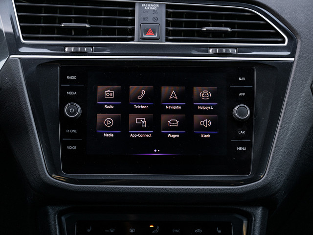 Foto 4 van Volkswagen Tiguan 1.5 TSI R-Line | IQ Lights | Trekhaak