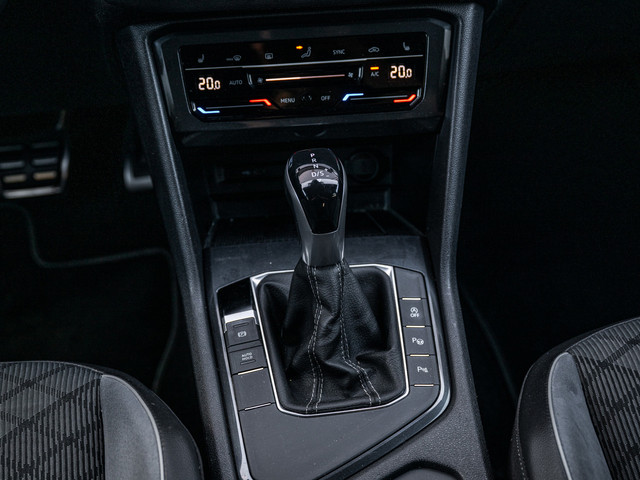 Foto 3 van Volkswagen Tiguan 1.5 TSI R-Line | IQ Lights | Trekhaak