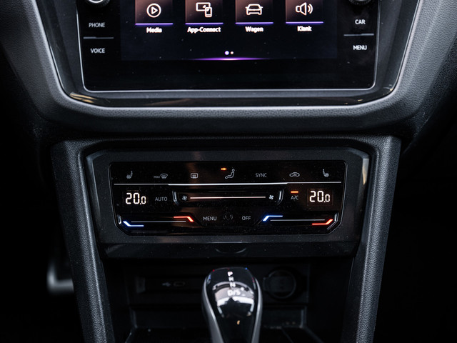 Foto 2 van Volkswagen Tiguan 1.5 TSI R-Line | IQ Lights | Trekhaak