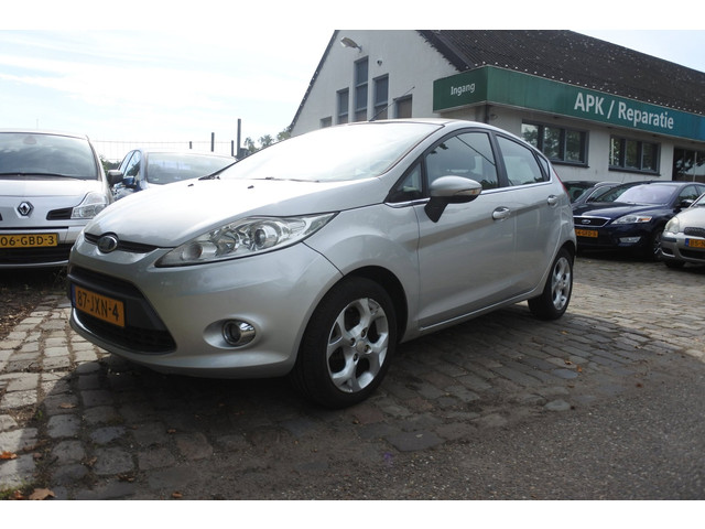 Ford Fiesta 1.25 Titanium 5 drs nw apk 22-10-2027 airco voorruit verwarming