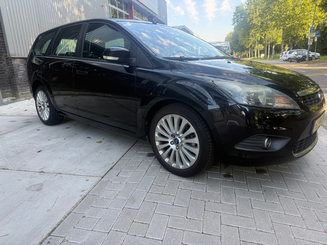 Foto 2 van Ford Focus Wagon 1.6 Titanium Navi Airco