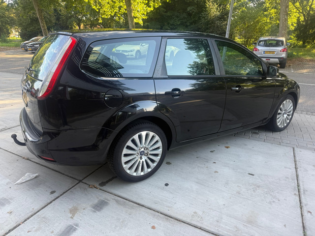 Foto 4 van Ford Focus Wagon 1.6 Titanium Navi Airco