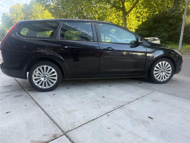 Foto 6 van Ford Focus Wagon 1.6 Titanium Navi Airco