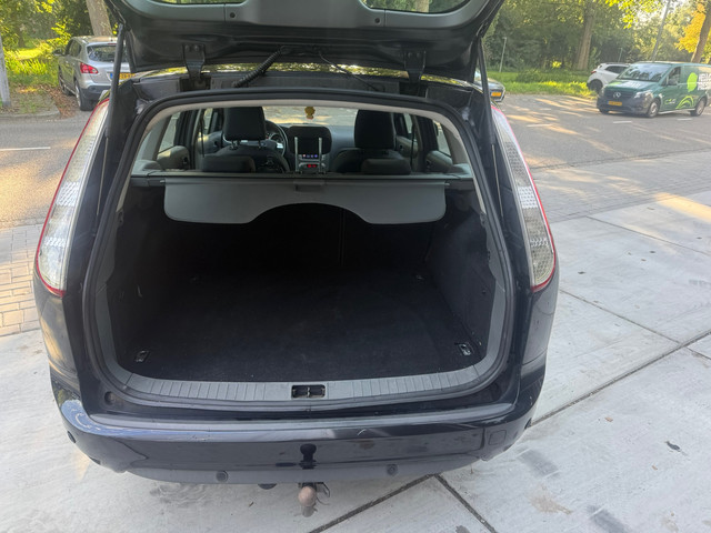 Foto 9 van Ford Focus Wagon 1.6 Titanium Navi Airco