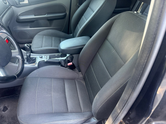 Foto 10 van Ford Focus Wagon 1.6 Titanium Navi Airco
