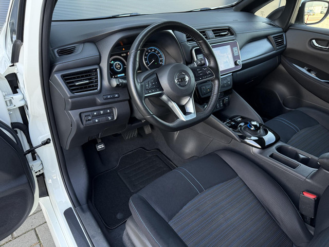 Foto 8 van Nissan LEAF N-Connecta 40 kWh ✓SOH 88.6% ✓Navigatie ✓360° Camera ✓BLIS ✓Adaptive Cruise ✓Apple Carpl
