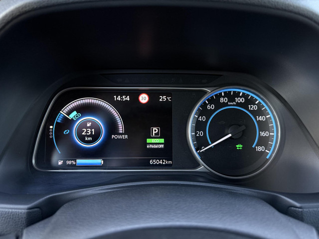 Foto 10 van Nissan LEAF N-Connecta 40 kWh ✓SOH 88.6% ✓Navigatie ✓360° Camera ✓BLIS ✓Adaptive Cruise ✓Apple Carpl