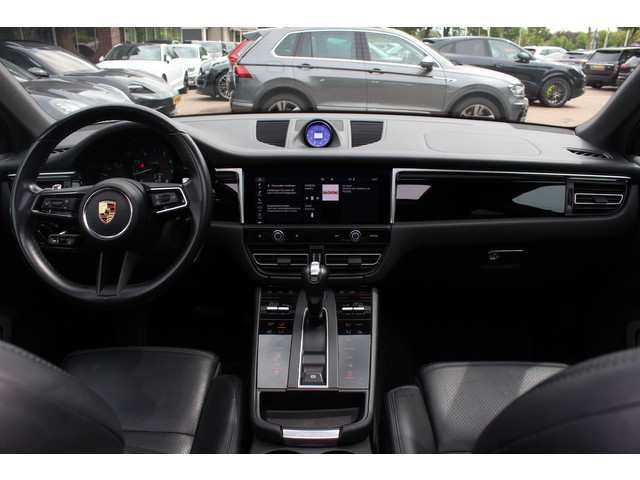 Foto 3 van Porsche Macan 2.0 T / Trekhaak / Panoramadak / Camera / Luchtvering / Keyless / 21'' / Adaptieve Sto