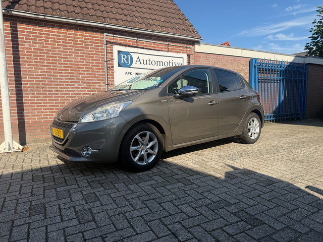 Foto 7 van Peugeot 208 1.2 VTi Allure APK/AIRCO (bj 2013)