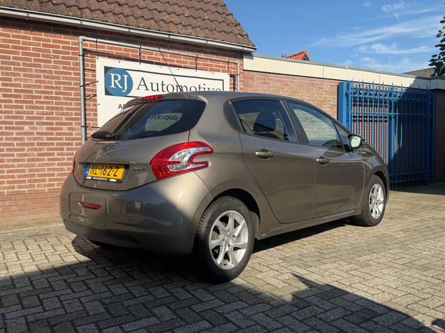 Foto 2 van Peugeot 208 1.2 VTi Allure APK/AIRCO (bj 2013)