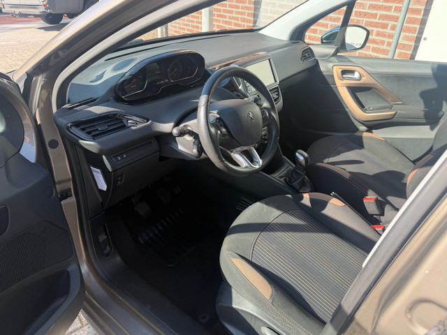 Foto 3 van Peugeot 208 1.2 VTi Allure APK/AIRCO (bj 2013)