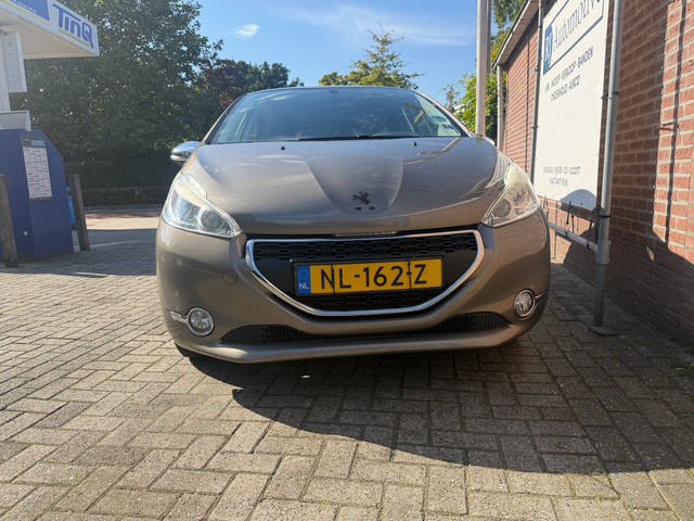 Foto 5 van Peugeot 208 1.2 VTi Allure APK/AIRCO (bj 2013)