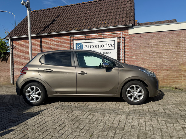 Foto 6 van Peugeot 208 1.2 VTi Allure APK/AIRCO (bj 2013)
