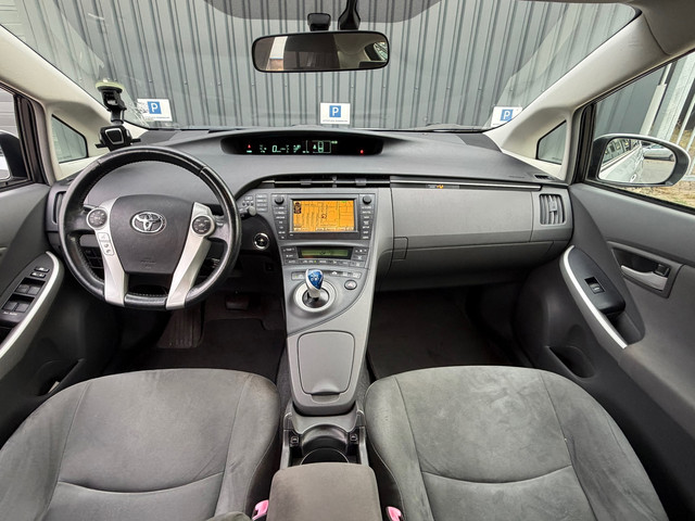 Foto 9 van Toyota Prius 1.8 Dynamic|Camera|Trekhaak|Navi|Head-UP|Massage|Dealer Onderhouden