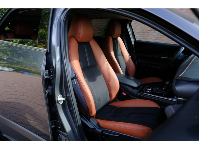 Foto 6 van Mazda CX-30 2.5 e-SkyActiv-G M Hybrid 140pk Aut. Nagisa - Head-up display - Bose - Adaptieve cruise
