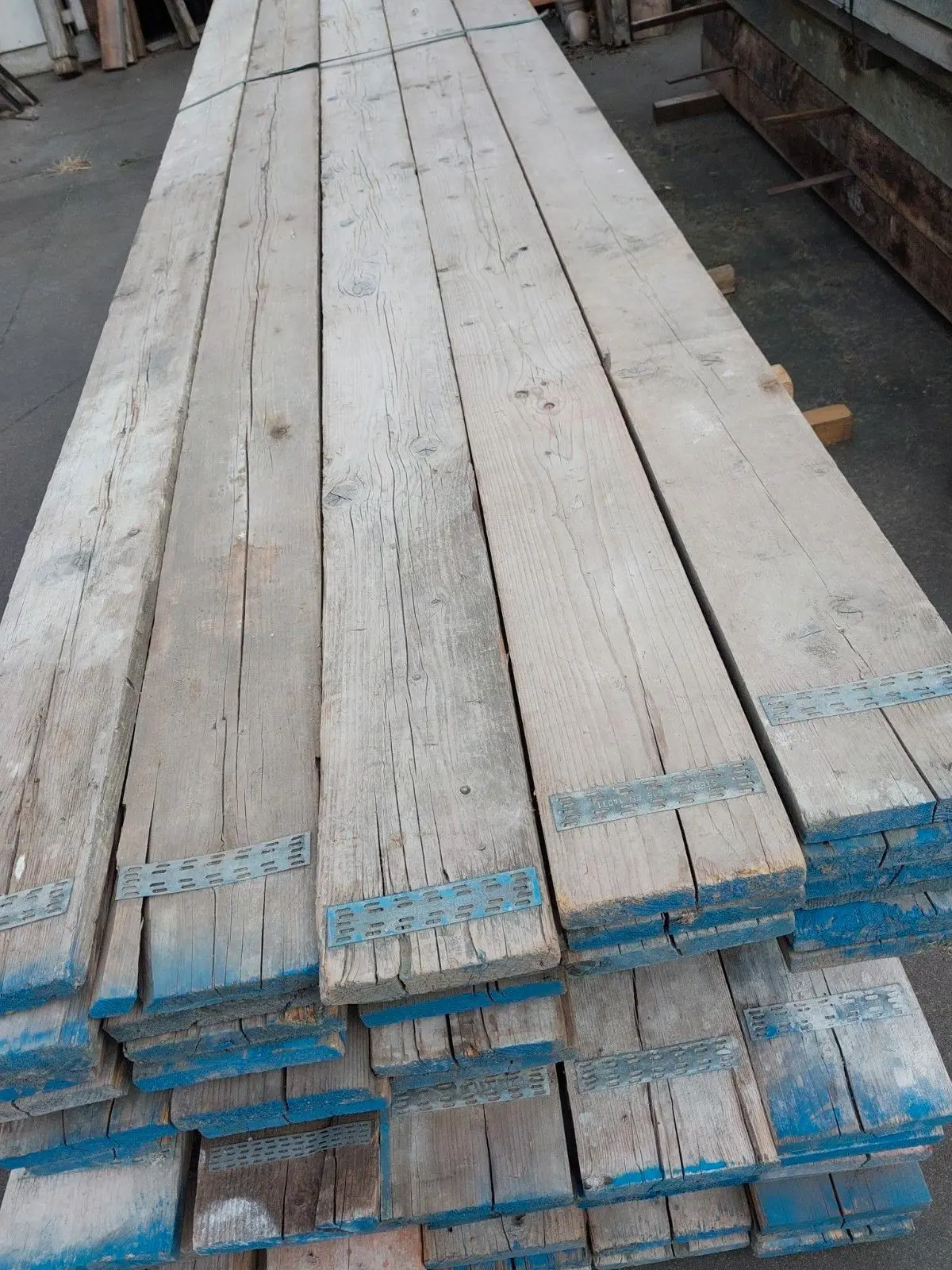 funderingsplanken gebruikte steigerplanken ongeveer 30mm dik 200mm breed 50 stuks