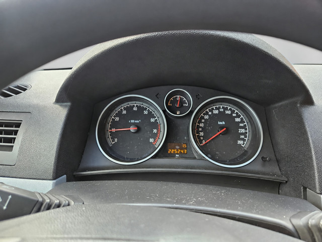Foto 3 van Opel Astra GTC 1.4 Enjoy (bj 2005)