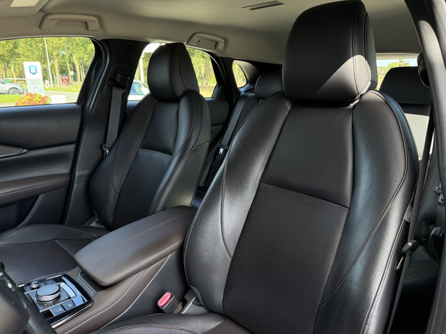 Foto 3 van Mazda CX-30 2.0 e-SkyActiv-X M Hybrid Comfort / Keyless / Trekhaak / 18"LM / Carplay / Navi / PDC +