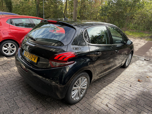 Foto 8 van Peugeot 208 1.2 110PK Allure | AUTOMAAT | 1E EIGENAAR | 3/6 OF 12MND GARANTIE | CARPLAY | CAMERA | L