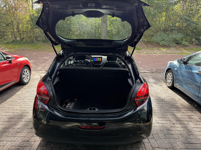 Foto 6 van Peugeot 208 1.2 110PK Allure | AUTOMAAT | 1E EIGENAAR | 3/6 OF 12MND GARANTIE | CARPLAY | CAMERA | L