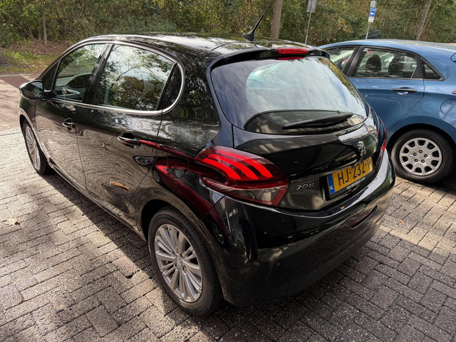 Foto 5 van Peugeot 208 1.2 110PK Allure | AUTOMAAT | 1E EIGENAAR | 3/6 OF 12MND GARANTIE | CARPLAY | CAMERA | L