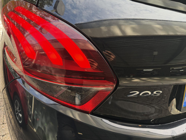 Foto 2 van Peugeot 208 1.2 110PK Allure | AUTOMAAT | 1E EIGENAAR | 3/6 OF 12MND GARANTIE | CARPLAY | CAMERA | L