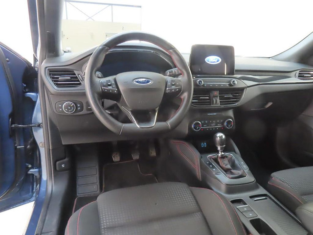 Foto 4 van Ford Focus 1.0 Eco Hybrid ST Line X Navi Camera Winter Parking Dodehoek pack Elek. Klep Wagon Dealer