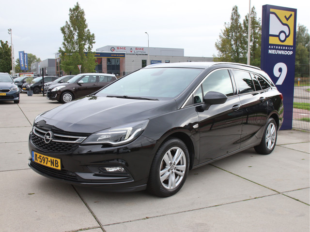 Foto 2 van Opel Astra Sports Tourer 1.4 Business Executive Stuur-Stoel verwarming, trekhaak, Carplay Aanbieding