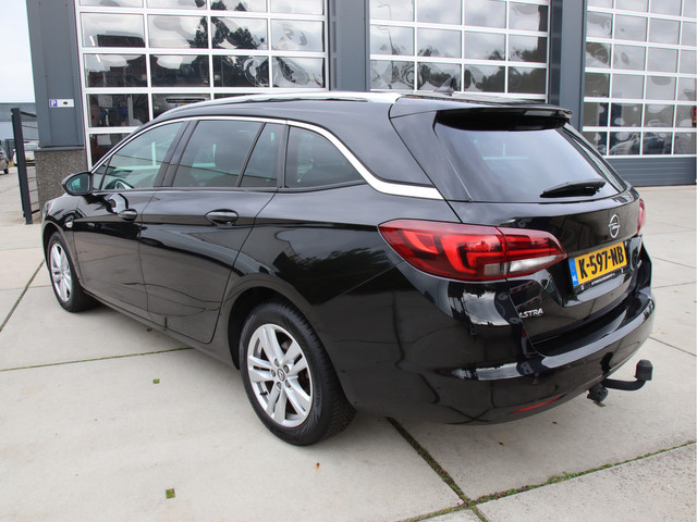 Foto 7 van Opel Astra Sports Tourer 1.4 Business Executive Stuur-Stoel verwarming, trekhaak, Carplay Aanbieding
