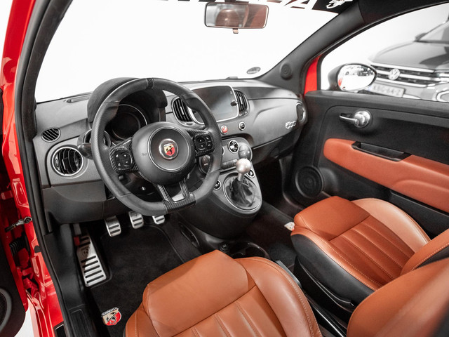 Foto 9 van Fiat 500 1.4 T-Jet Abarth Competizione 70th Anniversary Carplay Leer