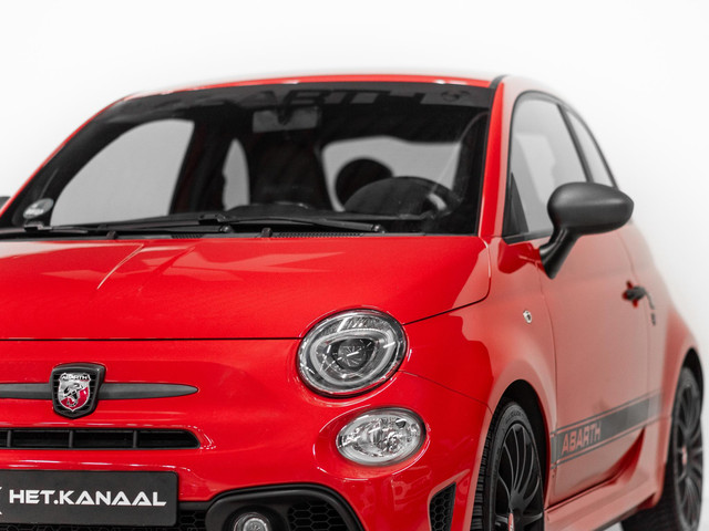 Foto 4 van Fiat 500 1.4 T-Jet Abarth Competizione 70th Anniversary Carplay Leer