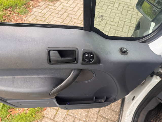 Foto 8 van Ford Transit Connect T230L 1.8 TDCi Airco.Airco
