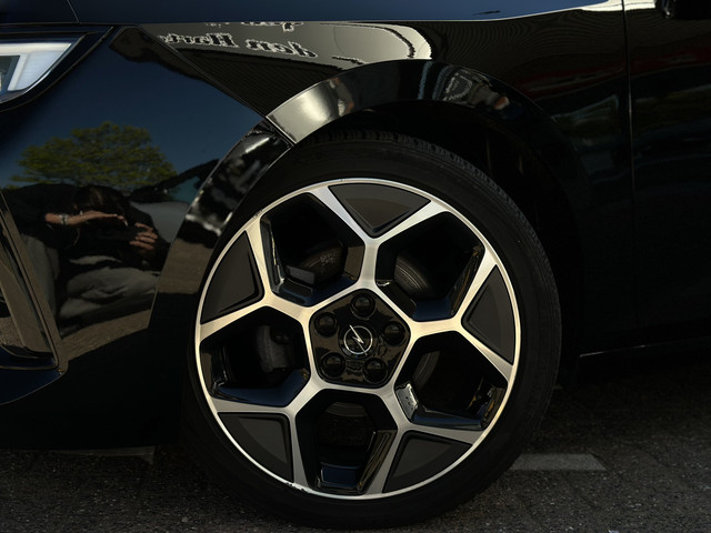 Foto 5 van Opel Astra 1.2 Turbo Ultimate Trekhaak/Panorama dak/Eletr stoel met geheugen.