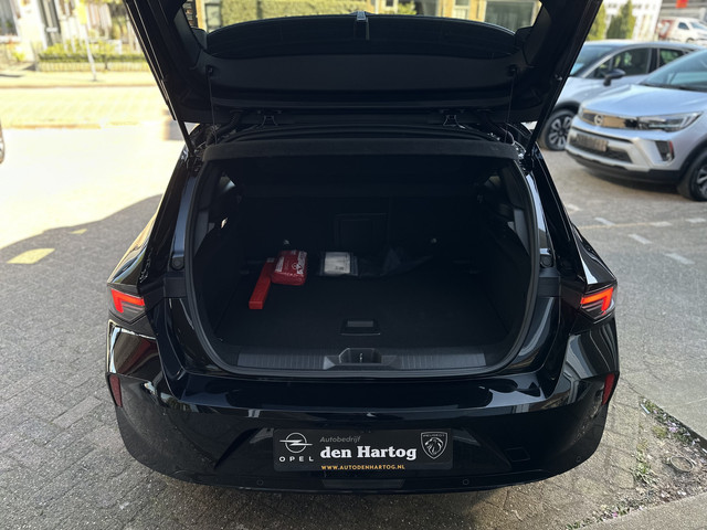 Foto 6 van Opel Astra 1.2 Turbo Ultimate Trekhaak/Panorama dak/Eletr stoel met geheugen.
