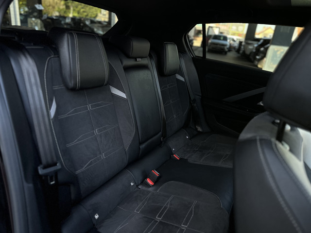 Foto 10 van Opel Astra 1.2 Turbo Ultimate Trekhaak/Panorama dak/Eletr stoel met geheugen.