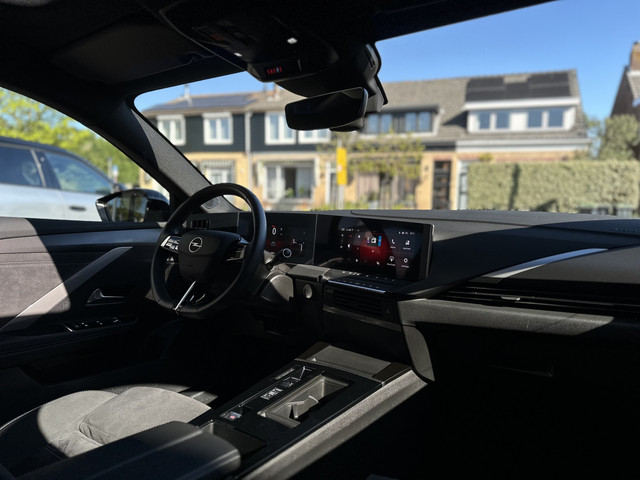 Opel Astra 1.2 Turbo Ultimate Trekhaak/Panorama dak/Eletr stoel met geheugen.