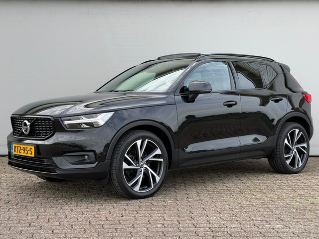 Foto 2 van Volvo XC40 T5 AWD | R-Design | Panoramadak | Trekhaak | Nieuwstaat! DK1309