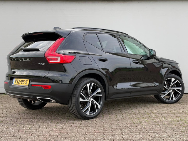 Foto 3 van Volvo XC40 T5 AWD | R-Design | Panoramadak | Trekhaak | Nieuwstaat! DK1309