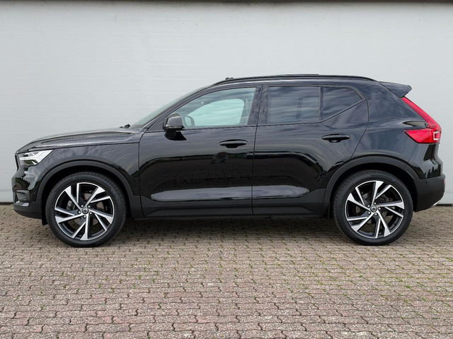 Foto 4 van Volvo XC40 T5 AWD | R-Design | Panoramadak | Trekhaak | Nieuwstaat! DK1309