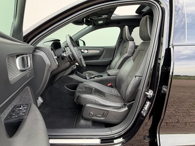 Foto 5 van Volvo XC40 T5 AWD | R-Design | Panoramadak | Trekhaak | Nieuwstaat! DK1309