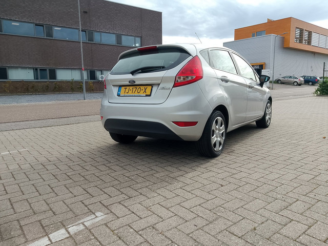 Foto 4 van Ford Fiesta 1.25 Ghia