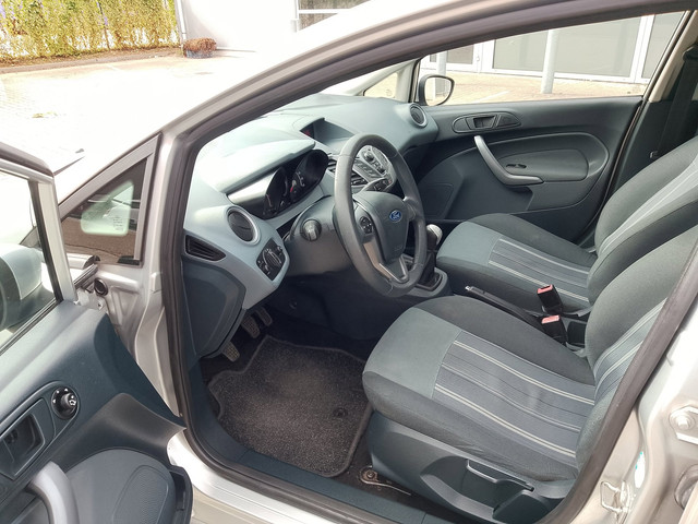 Foto 8 van Ford Fiesta 1.25 Ghia