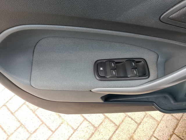 Foto 9 van Ford Fiesta 1.25 Ghia