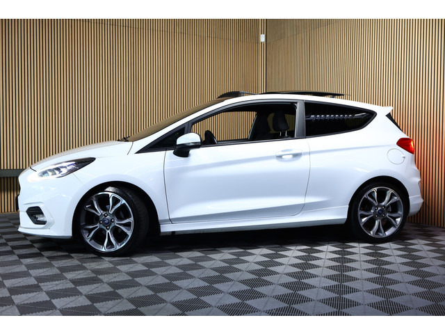 Foto 10 van Ford Fiesta 1.0 EcoBoost Titanium ST LINE SUPERSTAAT !