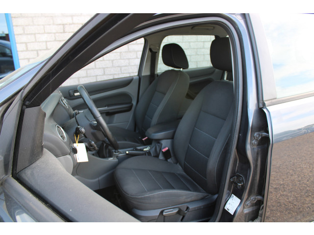 Foto 5 van Ford FOCUS Wagon 1.6 Titanium Clima Trekhaak PDC (bj 2008)