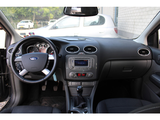Foto 6 van Ford FOCUS Wagon 1.6 Titanium Clima Trekhaak PDC (bj 2008)