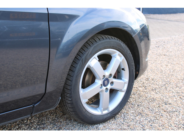 Foto 8 van Ford FOCUS Wagon 1.6 Titanium Clima Trekhaak PDC (bj 2008)