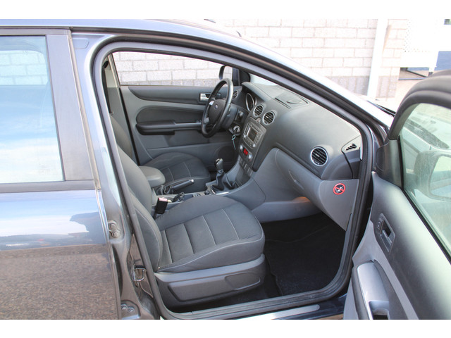 Foto 9 van Ford FOCUS Wagon 1.6 Titanium Clima Trekhaak PDC (bj 2008)